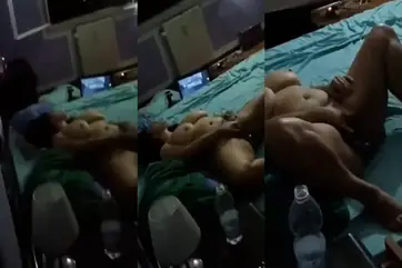 Ngintip Tante Jilbab Tobrut Lagi Colmek Lewat Celah Pintu